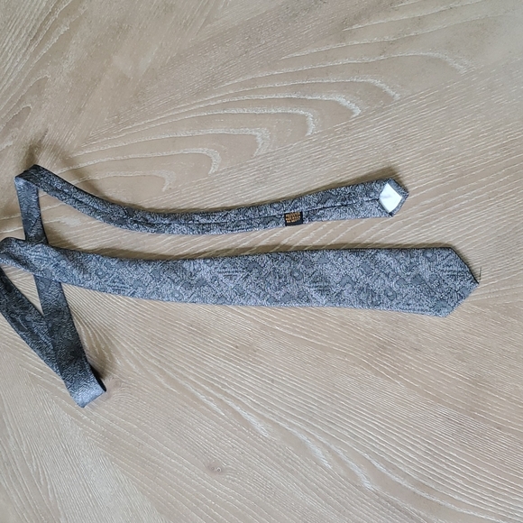 Vintage 1980's skinny gray tie - Picture 2 of 5